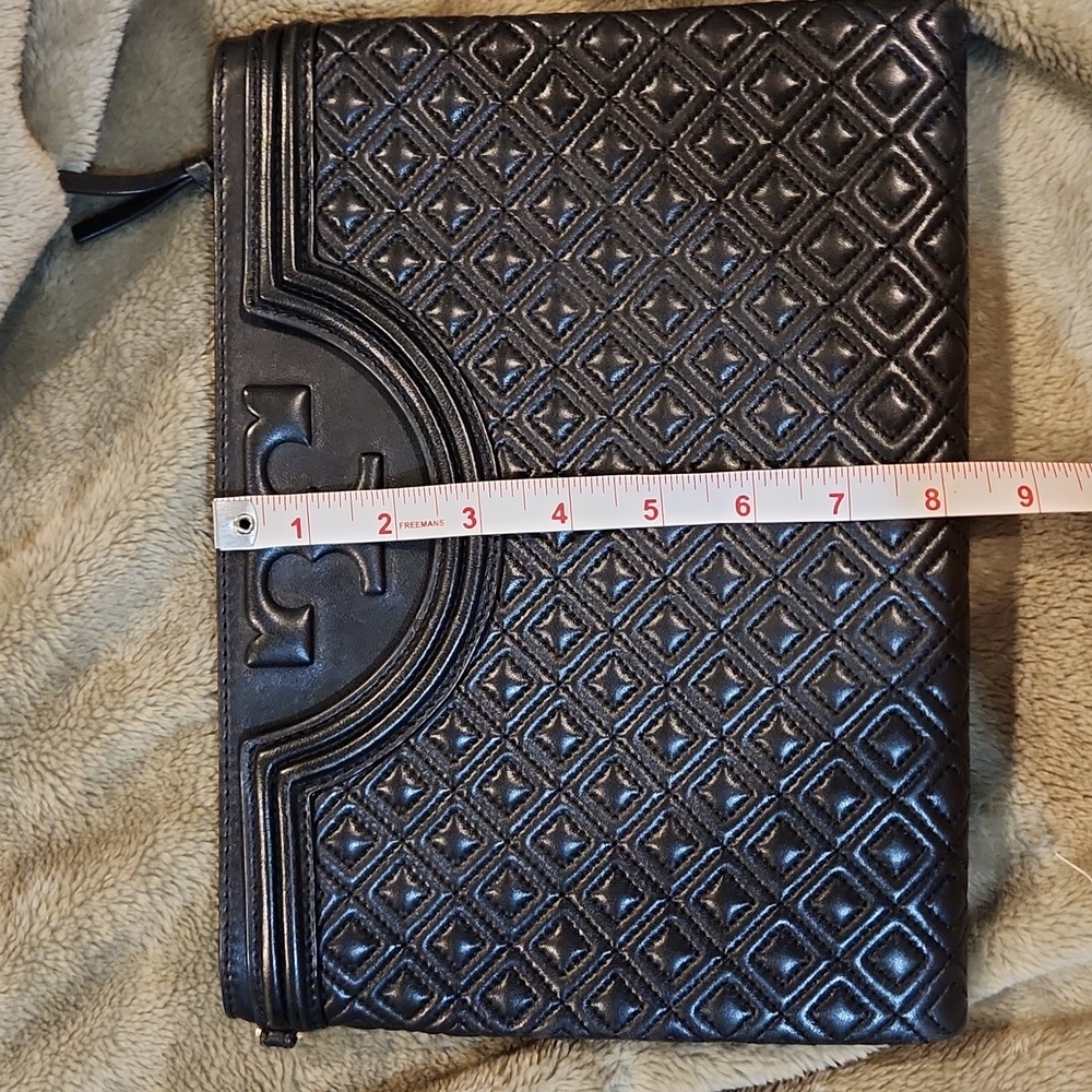 Authentic tory burch clutch - Picture 13 of 13